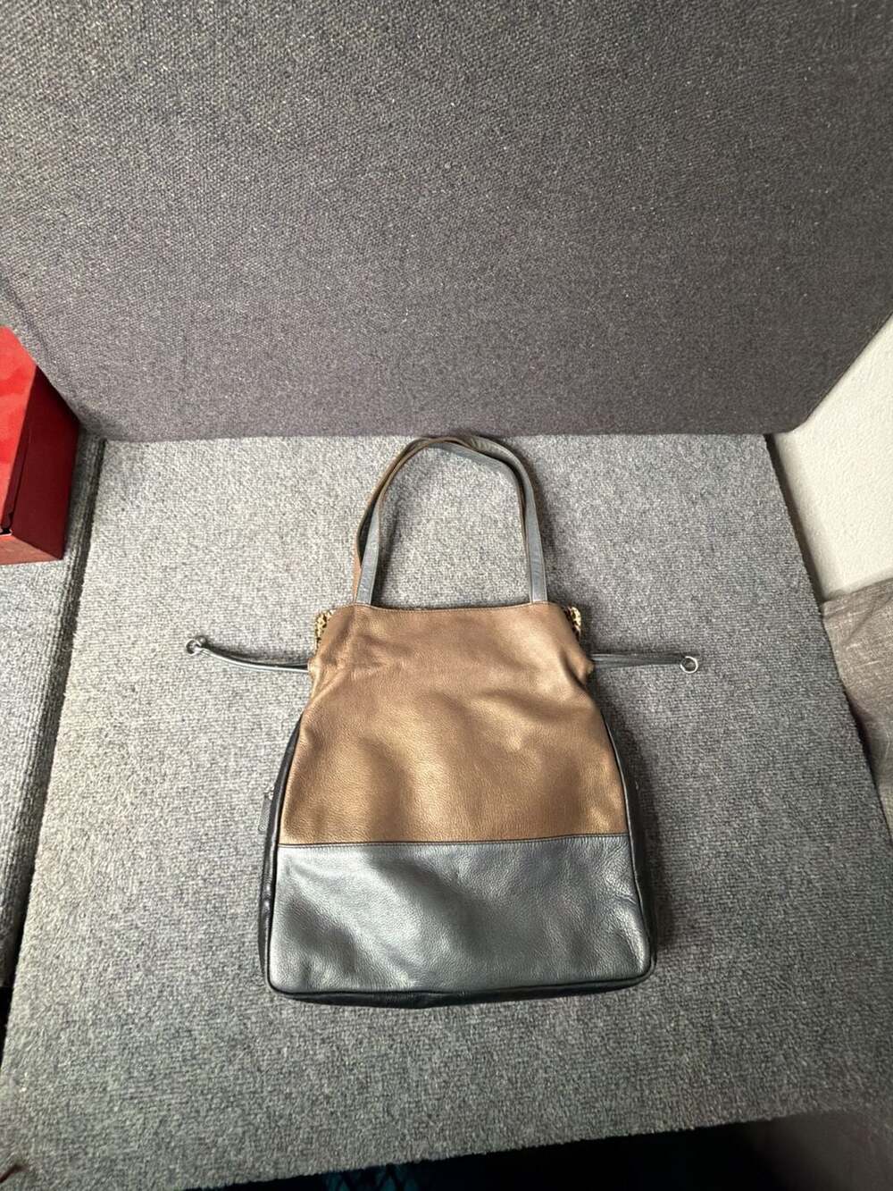 ILI New York Toronto Genuine Leather Handbag Bronze Black Zip Detailing